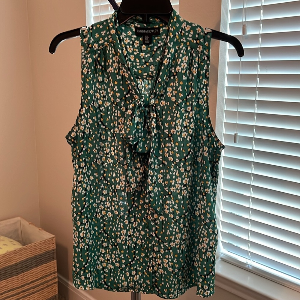 Floral Sleeveless Blouse with Neck Tie
